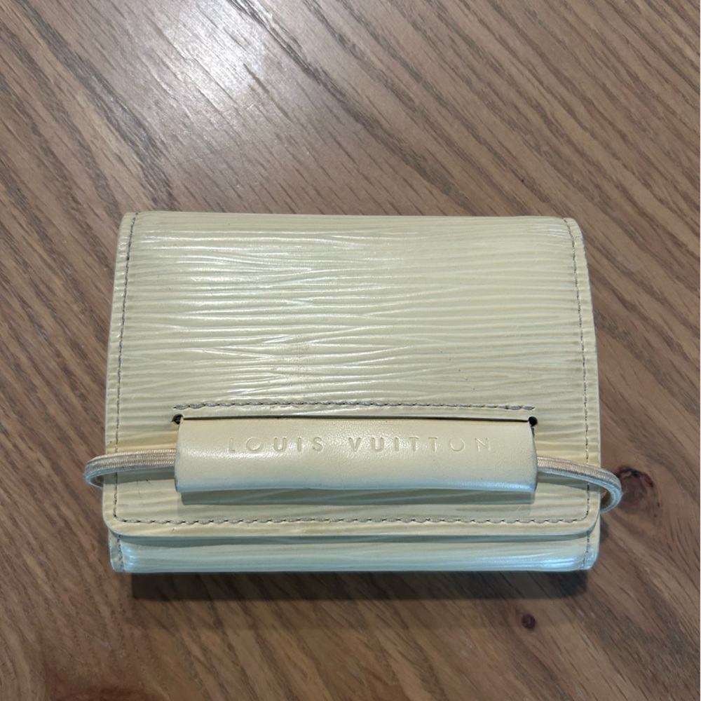 Louis Vuitton Epi Porte
Monnaie Elastique wallet